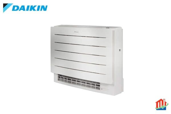 Daikin Perfera golvmodell installerad under fönsterbänk